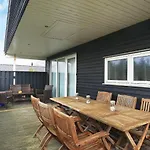 9 Person In Humble-by Traum * Nordenbro Vesteregn